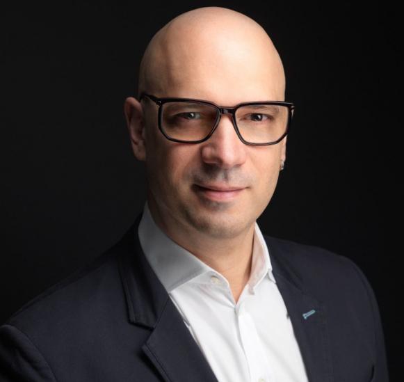 Headshot of Woodrow Rosenbaum